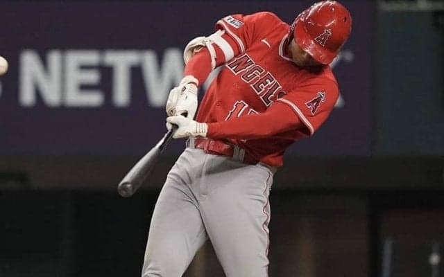 大谷翔平、今度は敵守護神の直球を粉砕！ 圧巻のHR争い単独トップに立つ21号に米識者は苦笑い「また2階席まで…」