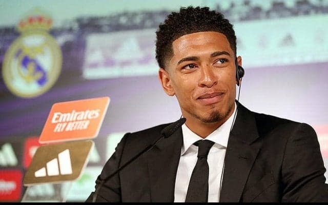 マドリー加入のベリンガムがお披露目会見で所信表明！　背番号はかつてジダン背負った5番に決定