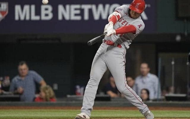 大谷翔平が会心の２２号弾！“リアル二刀流”での大活躍にＭＬＢ公式は「なんて夜だ。ＭＬＢトップの２２号だ」