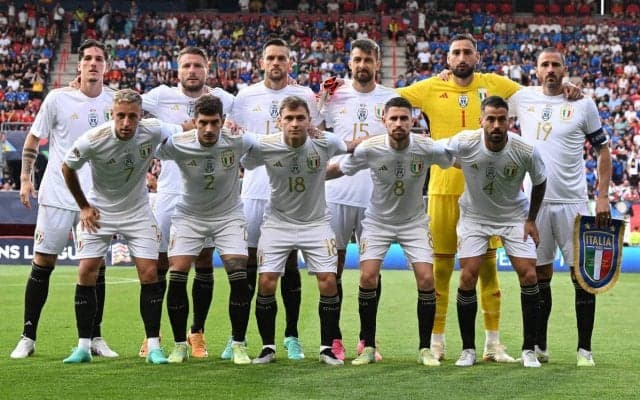 イタリア代表が新ユニフォームを着用、「かっこいい」と話題も一部デザインを修正することに