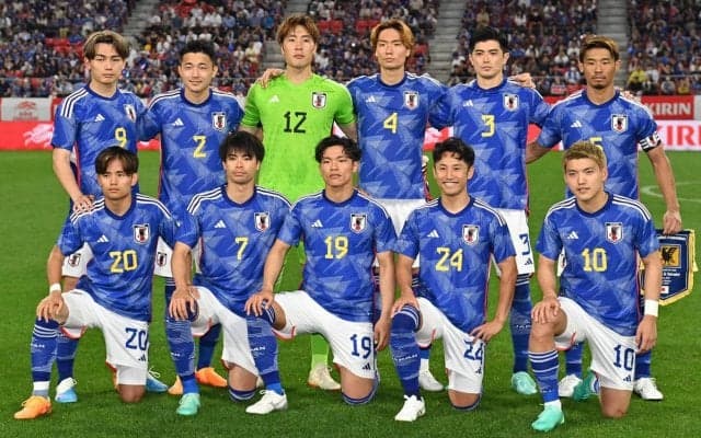 「これは貴重な映像」男子日本代表からなでしこジャパンへエール！サンライズユニフォームで場内挨拶「男子も似合う」「女子を応援する男子、かっこいいな」