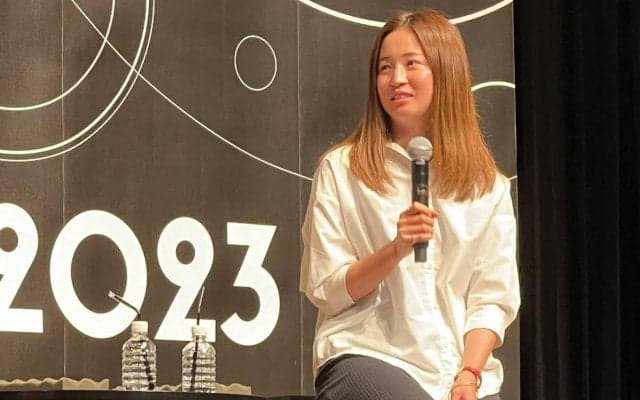 なでしこ清水梨紗が27歳のバースデー！特大ケーキや花束に大親友・長谷川唯からのメッセージも