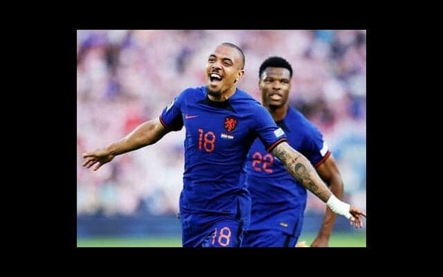 オランダ代表が伝統の「4-3-3」に戻したら…アヤックス勢に頼らず、リベロを置き、ハードワーカーを起用して生まれ変わった