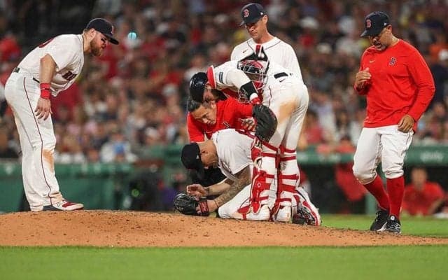 【MLB】144キロが無防備な顔面に直撃　自力で立てず…球場騒然の大惨事が「恐ろしい」
