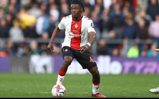 ライス獲得最優先のアーセナル、カイセドは諦めてラビアへ標的変更？