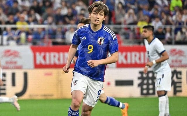 「激かわ」「ちょう似合ってる」上田綺世の妻・由布菜月さん、ラフな私服姿＆お団子ヘアが大絶賛「安定に美人」