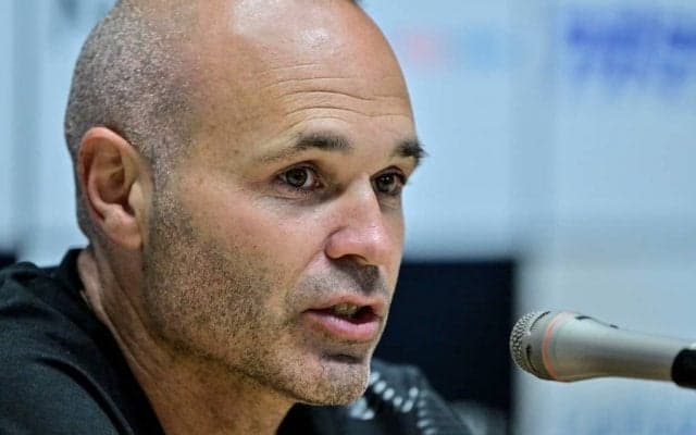 「この光景も、残り後約半月…」イニエスタが神戸ユニを着た息子とスタジアムでサッカーをする様子に「どれだけ貴重か」と退団を惜しむファン続出！「ずーっと見ていたかった」の声