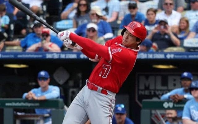 また打った大谷翔平の凄まじい打球に米記者も愕然！ 名物解説は「私たちは彼に比べて無価値だ」と脱帽