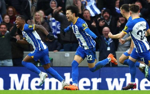 「完全に恋に落ちた」「常軌を逸している芸術」三笘薫の衝撃ゴールが再脚光！ブライトンファンが選ぶシーズン最高のお気に入りシーンに輝く「本当に意味わからない」