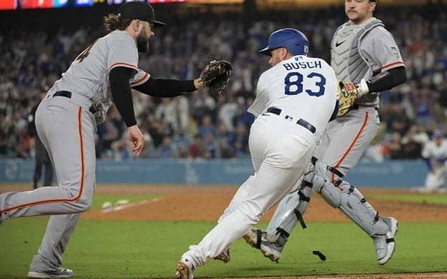 【MLB】信じられないミスの連鎖「1番の珍プレー候補」　衝撃の守備は「両軍酷いな」