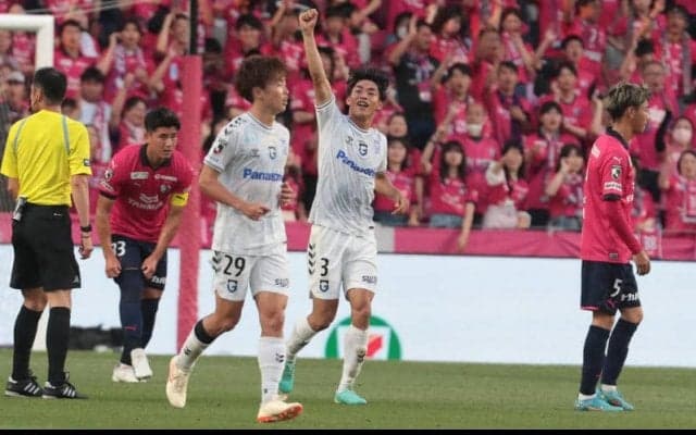 G大阪が逆転首位で8強入り！　半田陸の公式戦連発でC大阪との宿敵戦制す【ルヴァンカップ】