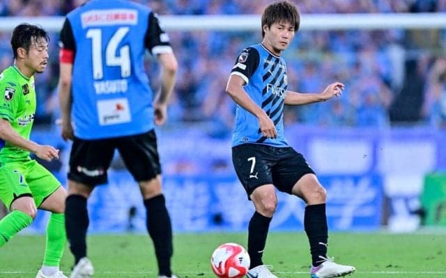 川崎・車屋紳太郎が試合後に見せた、高井幸大への気遣い。失点は「全員の責任だし、一人の責任というのは一切ない」…途中交代の選手が結果を出すも、先発選手の奮闘を称える