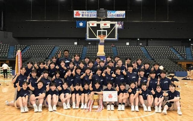 福岡対決を制した精華女子が県予選に続いて九州大会も4年ぶりの優勝