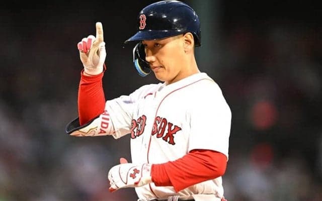 特大8号弾＆猛打賞の吉田正尚にレ軍指揮官も”ご満悦”「マサタカは良いバッターだ」