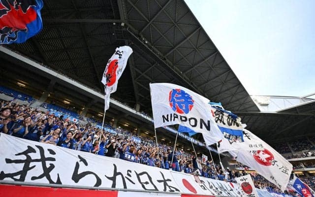 「可愛さが世界レベル！」「とても素敵です」\"10等身レースクイーン\"八伏紗世さんが神戸戦、日本代表戦をはしご！観戦姿が好評博す