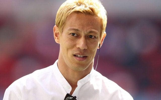 「俺、なんて格好しとん」と本人は自虐も…本田圭佑の斬新すぎる衣装姿が反響！「似合いすぎです」「カッケー！」