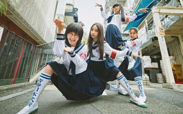 「新しい学校のリーダーズ」が女子W杯に臨むなでしこジャパンの壮行会でライブパフォーマンス！