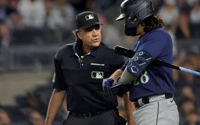 【MLB】地面スレスレも…ストライク　打者呆然の判定にファン「意味が分からない」