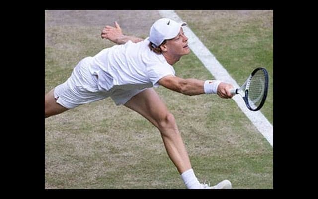  芝でスライディングに選手ら驚愕 