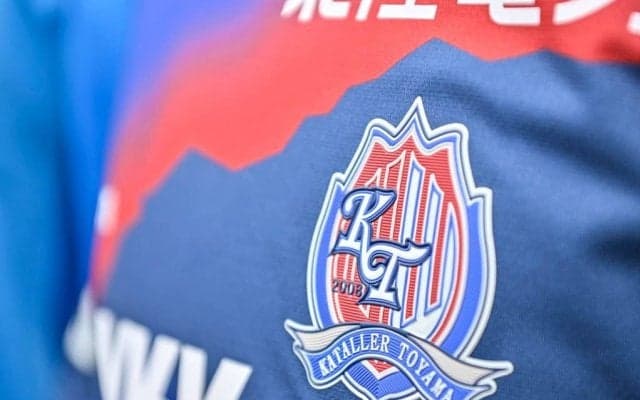 「細かい所のこだわりがすげぇ」J3富山が15周年記念の「特別ユニフォーム」発表！「襟付き！めちゃくちゃ良い！」とファンも興奮の声