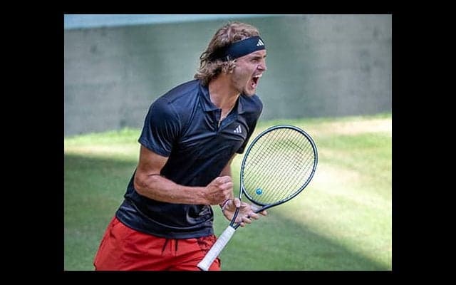 復活ズベレフ 3大会連続4強へ