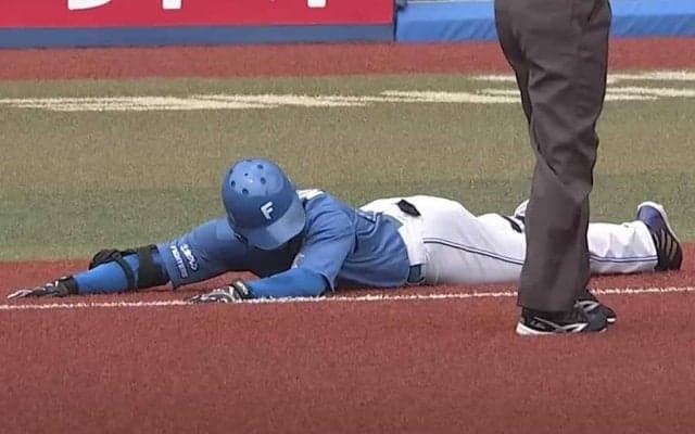 ベースの5m先で“ヘッスラ”「全力プレーゆえ」　清宮襲ったハプニングが「泥臭くていい」