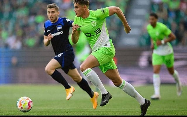 スパーズが逸材ファン・デ・フェン獲得に動く！　左利きの快足CB