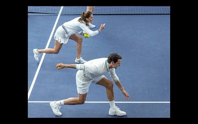 フェデラーがボールボーイに