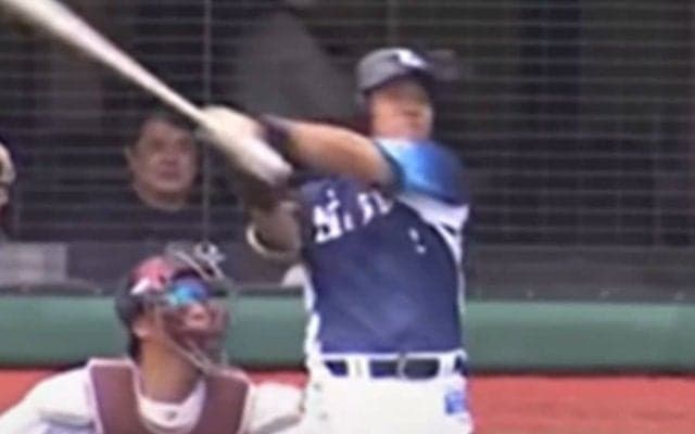 バットで描いた“3mの放物線”が「芸術的」　ドラ1の放り投げが「かっこええ」