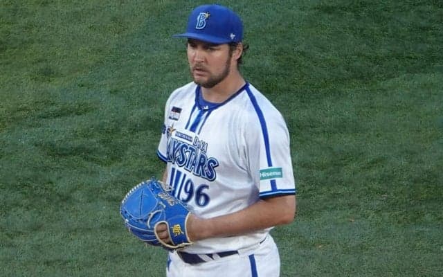 膝から崩れ落ちた打者無力　ほぼ直滑降…バウアーの“残酷魔球”が「どんな変化量なんや」