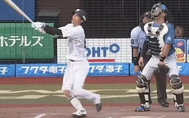 「スゴいスイング。柳田みたい」通算0発の24歳…まさかの“特大弾”に球場騒然
