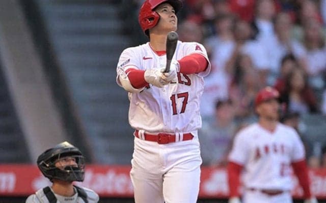 【MLB】大谷翔平は「虫が顔に飛んでも136m飛ばす」　特大26号に地元局騒然「信じられないよ」