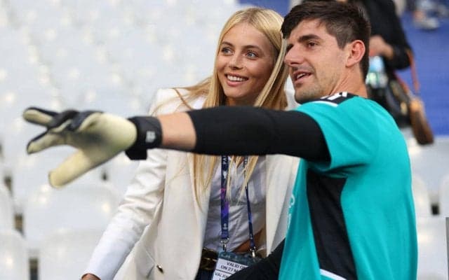 「世界で一番美しい」「気を失いそうだ」クルトワとモデルのゲルジグさんがプレ結婚式を開催！ゲルジグさんのドレス姿をファン悶絶「息ができない」