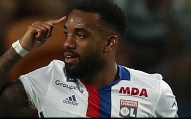 ラカゼットはサウジ行きに興味なし？　リヨンオーナーは札束攻勢に苛立ち募らせる