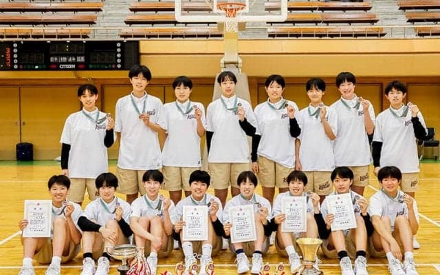 大阪薫英女学院が昨年の夏冬の全国覇者・京都精華学園を倒して近畿大会2連覇