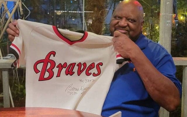 外国人初の3冠王・ブーマー氏が11年ぶりに帰還！　8月3日のオリックス-楽天で始球式