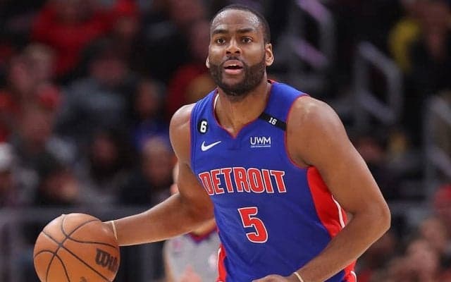 ピストンズがアレック・バークスのチームオプションを行使へ…ベテランガードは残留か