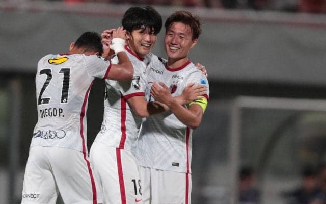 「最高の5ショット」「手握ってるの可愛い」三竿健斗、後輩・上田綺世の挙式参列を報告…両夫婦揃った写真は幸せ満載「めちゃくちゃ微笑ましい」「ダブルで幸せ」