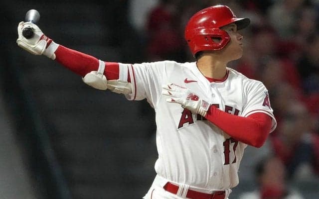 【MLB】大谷翔平、水原通訳に辛口「ノリ悪い。ハハハ」　兜パフォに注文「ちゃんと被ってない」