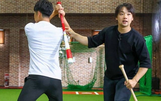 「絶対にHRを打てる」トレーニング　小学低学年から取り組みたい“ガニマタ押し込み”