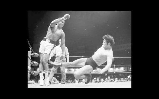 猪木vsアリ戦で「ルールの詳細を視聴者に明かせなかった」実況アナ　「猪木にはこの戦法しかありません」と伝えられなかった