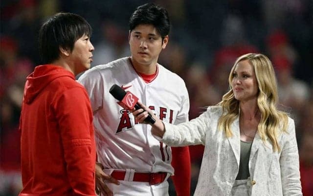 【MLB】大谷翔平にサプライズ…女性レポーターが「かわいい」　日本語ペコリが「超キュート」