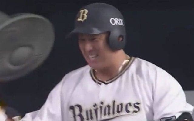 まさかのランニング弾に「やらないと！」　全力疾走で忘れかけた“お決まり”ポーズ