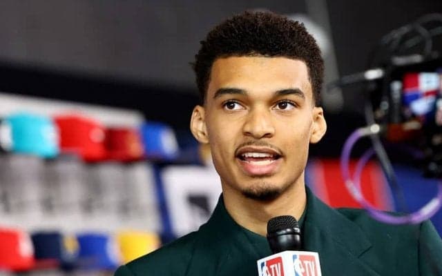 注目新人ビクター・ウェンバンヤマの公式身長は222センチ…NBA2番目の高身長選手に