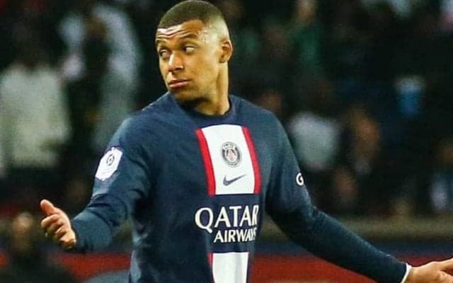 パリSGの来日ツアーは不参加も!? エムバペの動向に仏敏腕代理人は母親を痛烈批判「彼は明らかに満足していない」