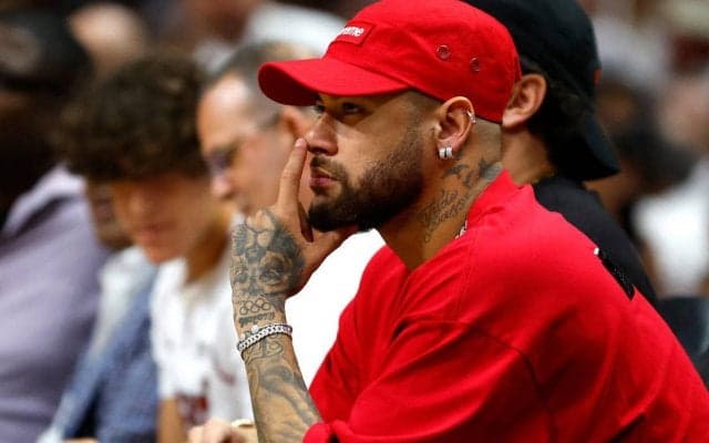 「彼女がいるなら連絡してこないで」ネイマールがセクシーモデルに送ったDMを晒される…その内容には擁護の声も