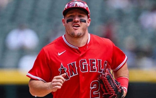 【MLB】大谷翔平も声を張り上げ大興奮　トラウトが「跳躍力ハンパない」“超美技”に喝采の本拠地