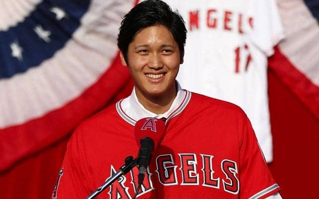 これが大谷翔平の凄さ！ 激レアサインカードを手にしたフランス代表FWが驚きの反応「大喜びしてる」「可愛すぎ」「オオタニサン凄すぎ」