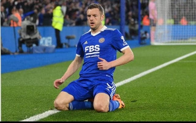 ヴァーディがサウジ移籍を拒否！　レスターの大エースは流行りに乗らず