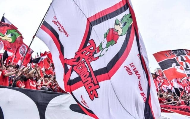 「可愛過ぎ」元NGT48人気メンバーの“全身真っ赤な観戦姿”に「気合いがみなぎっとる!!!」の声！ 手にしている2つのものにもファンから熱視線